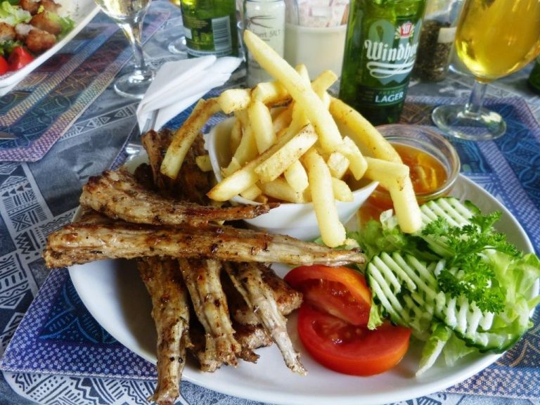 Món ăn ngon không thể bỏ qua khi đi du lịch Úc - Thịt cá sấu nướng 